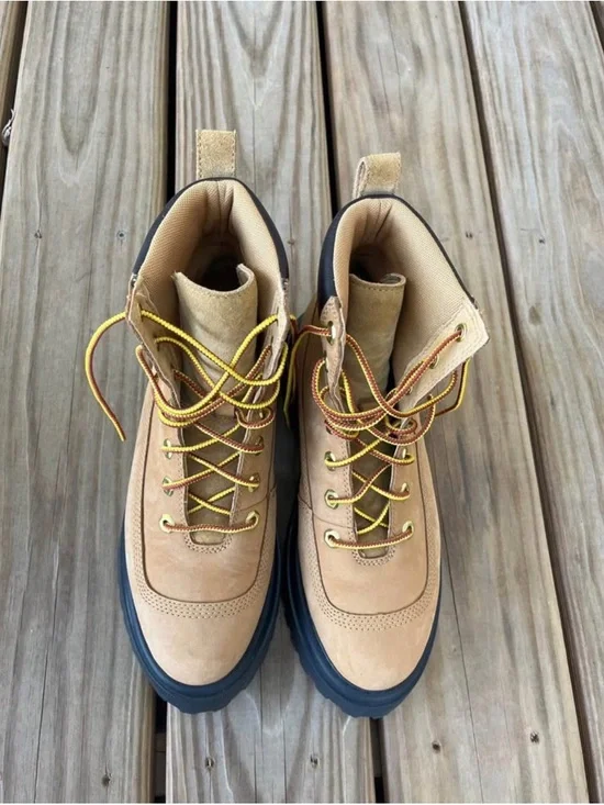 Timberland Wheat Nubuck Platform Lace-Up Boots with Black Lug Sole - Picture 2 of 4